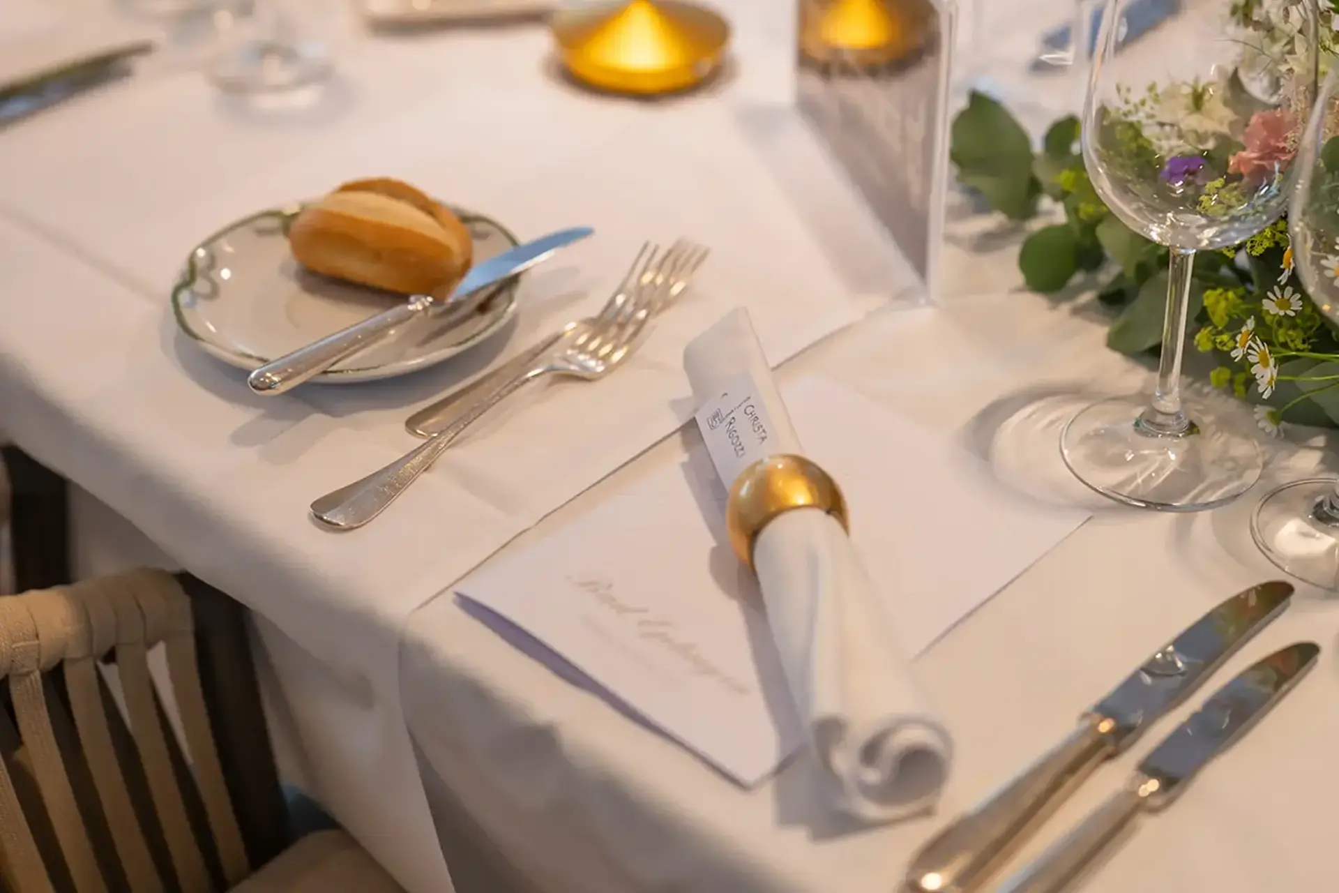 Gedeckter Tisch im Restaurant des Hotel Bad Eptingen