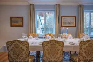 Langer Tafelsaal im Hotel Bad Eptingen fuer Seminare und Gruppenessen
