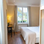Komfortables Doppelzimmer im Hotel Bad Eptingen mit Blick ins Gruene