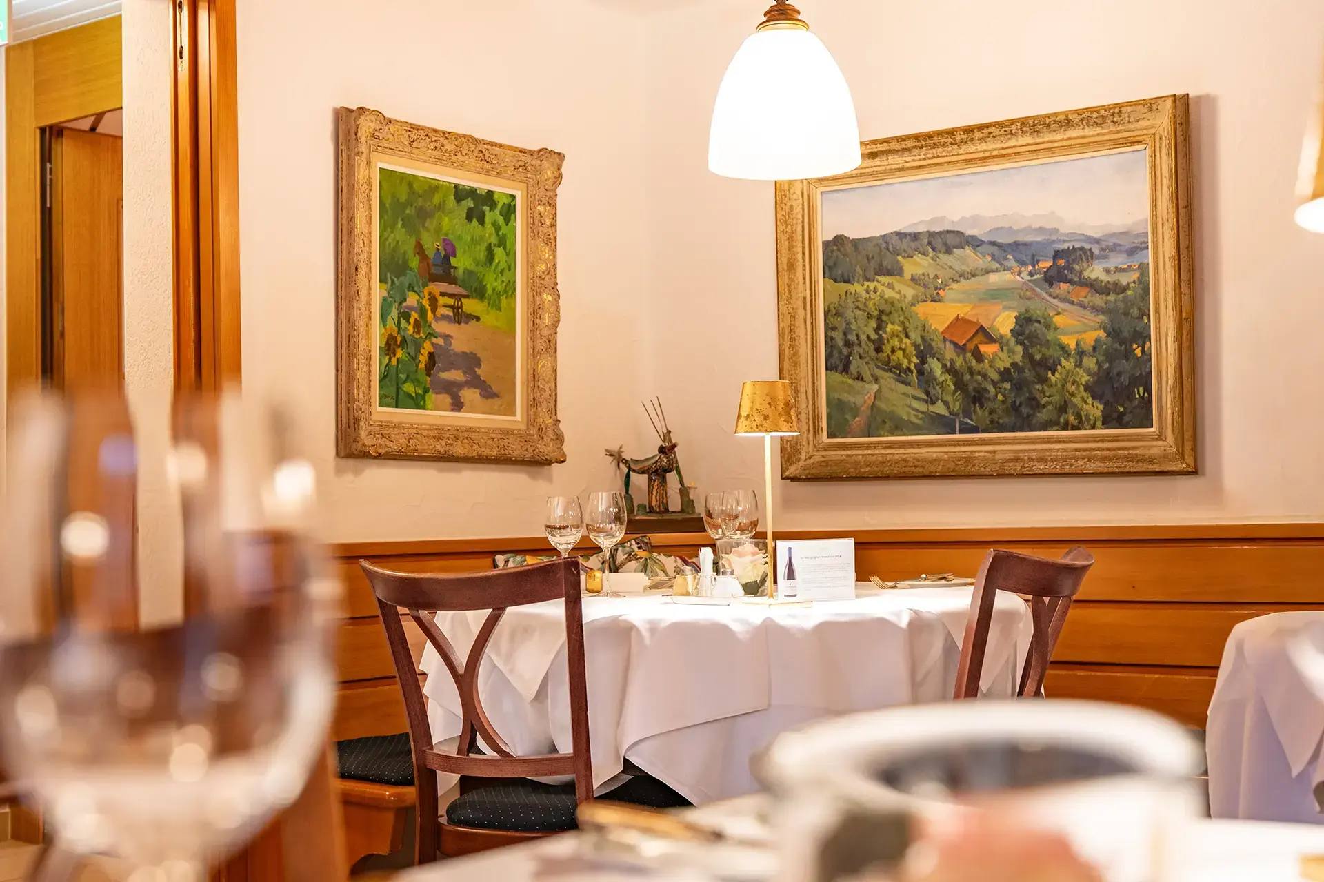 Heller Bankettsaal im Hotel Bad Eptingen für Hochzeiten und festliche Anlaesse