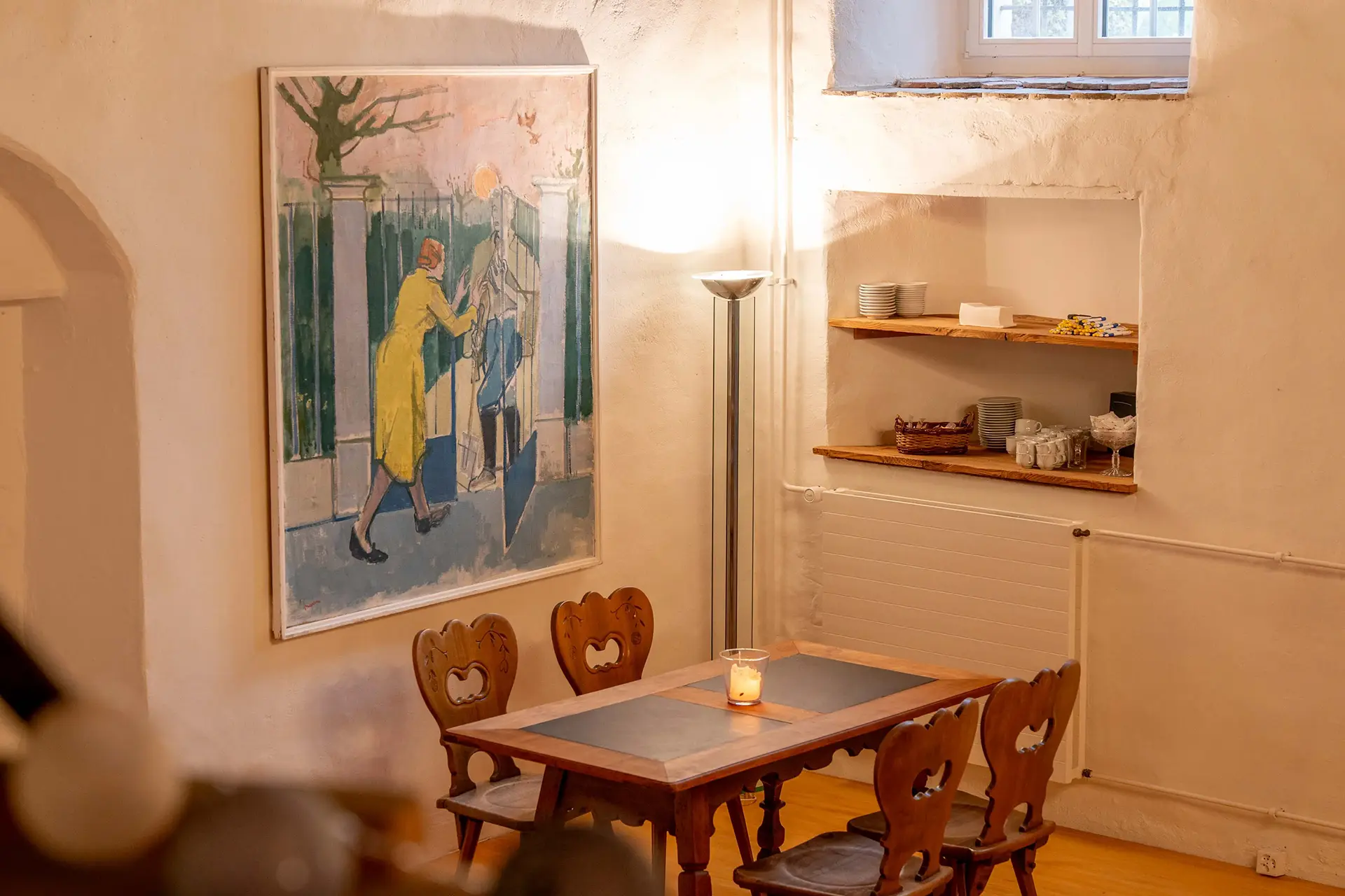 Dekoratives Detail im Restaurant des Hotel Bad Eptingen mit warmem Licht