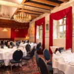 Wasserkeller im Hotel Bad Eptingen mit historischer Architektur und Bankettbestuhlung